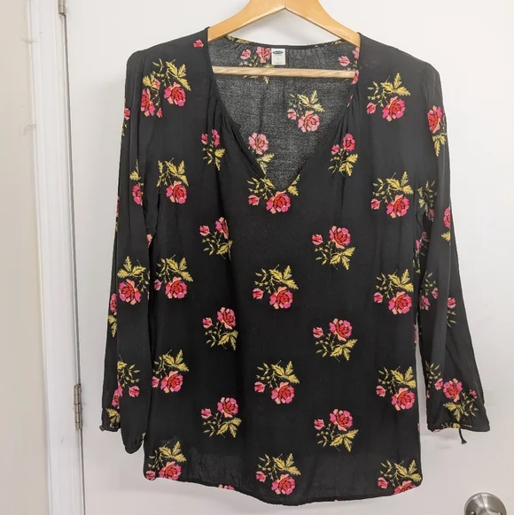 OLD NAVY BLACK FLORAL BLOUSE SIZE LARGE - Picture 2 of 4